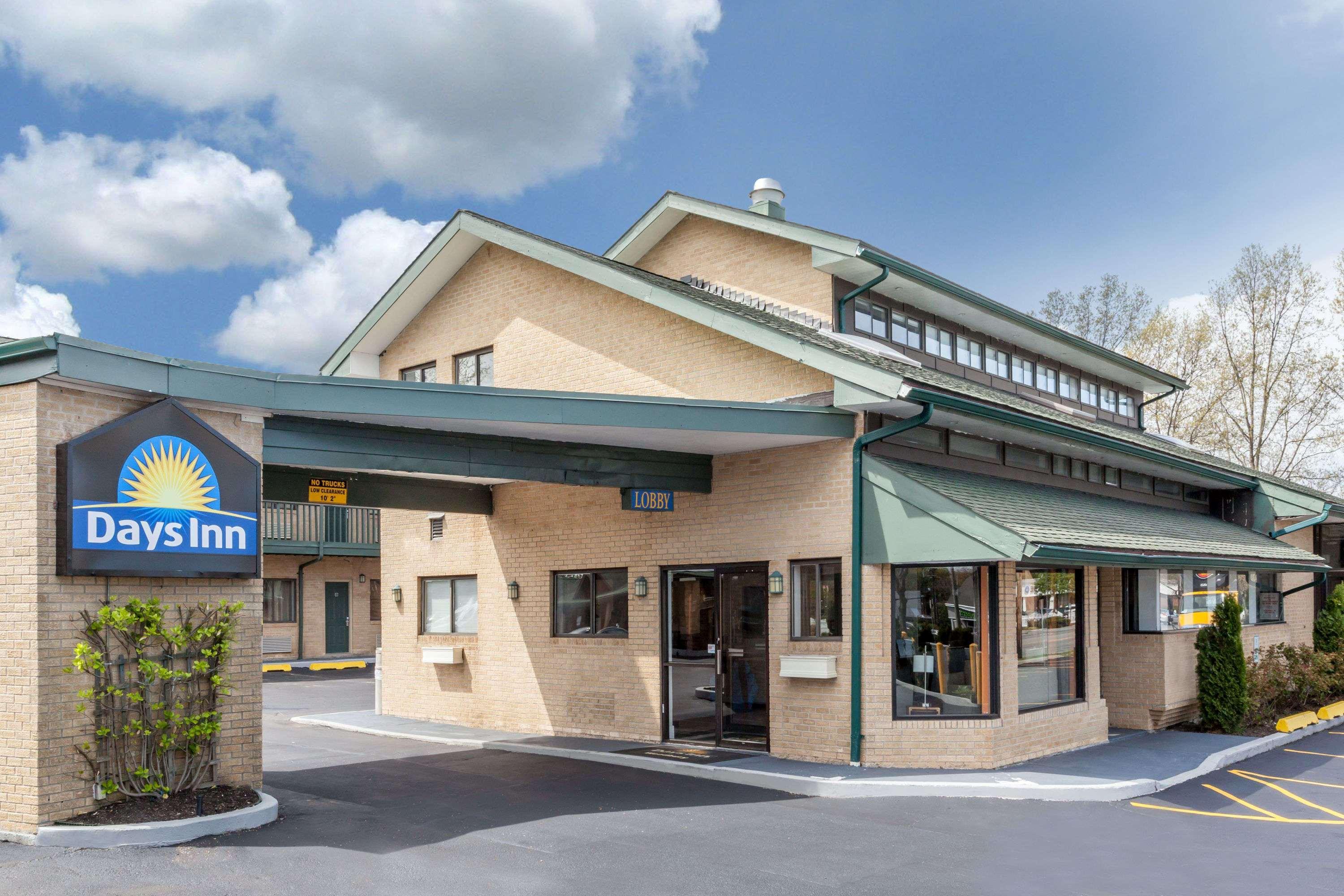 Days Inn By Wyndham Woodbury Long Island Esterno foto
