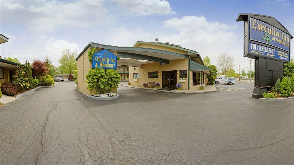 Days Inn By Wyndham Woodbury Long Island Esterno foto