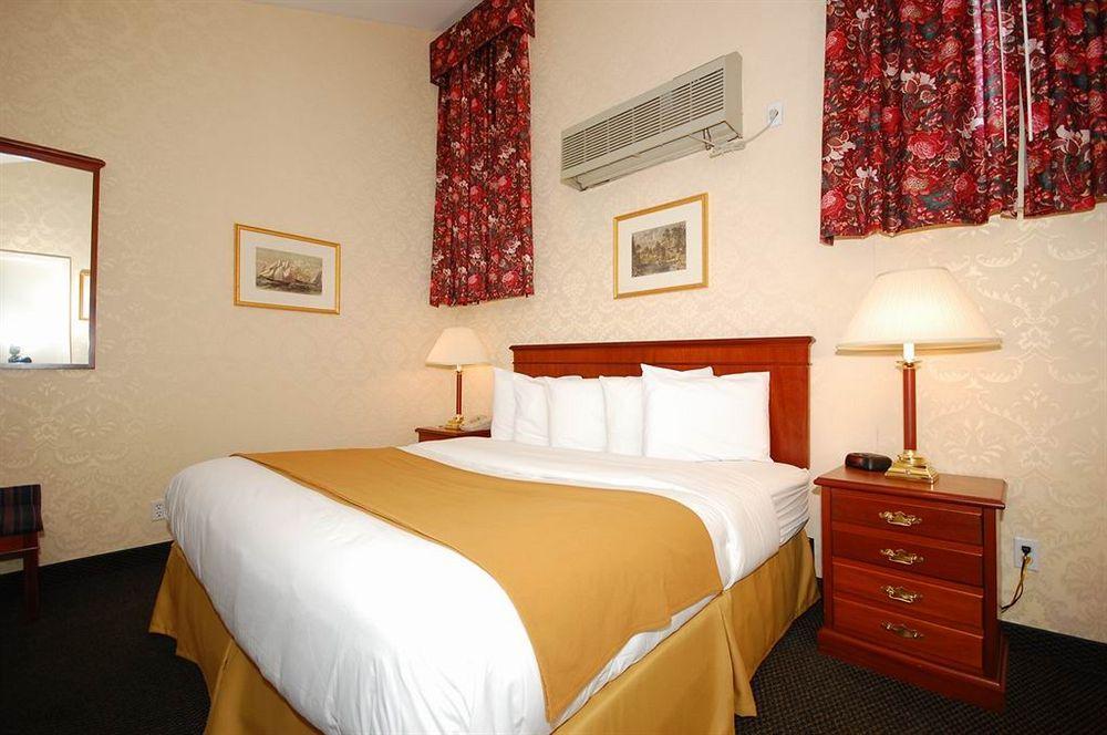 Days Inn By Wyndham Woodbury Long Island Esterno foto