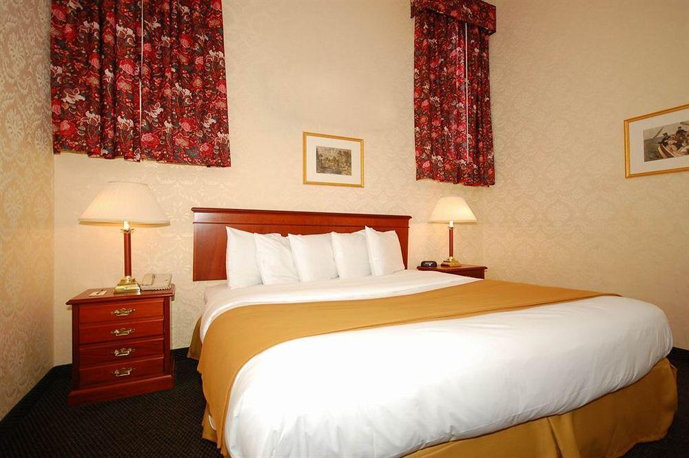 Days Inn By Wyndham Woodbury Long Island Esterno foto