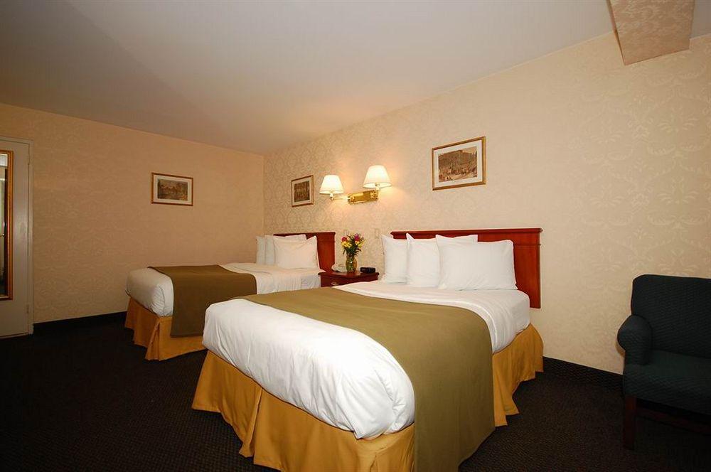Days Inn By Wyndham Woodbury Long Island Esterno foto