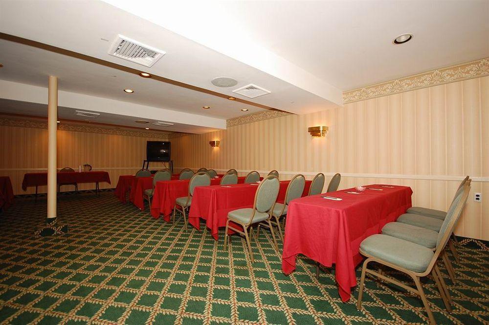 Days Inn By Wyndham Woodbury Long Island Esterno foto