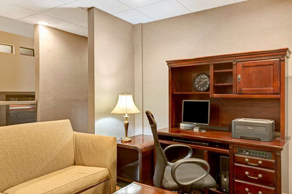 Days Inn By Wyndham Woodbury Long Island Servizi foto
