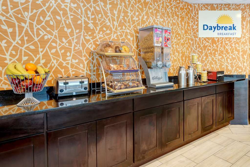 Days Inn By Wyndham Woodbury Long Island Servizi foto