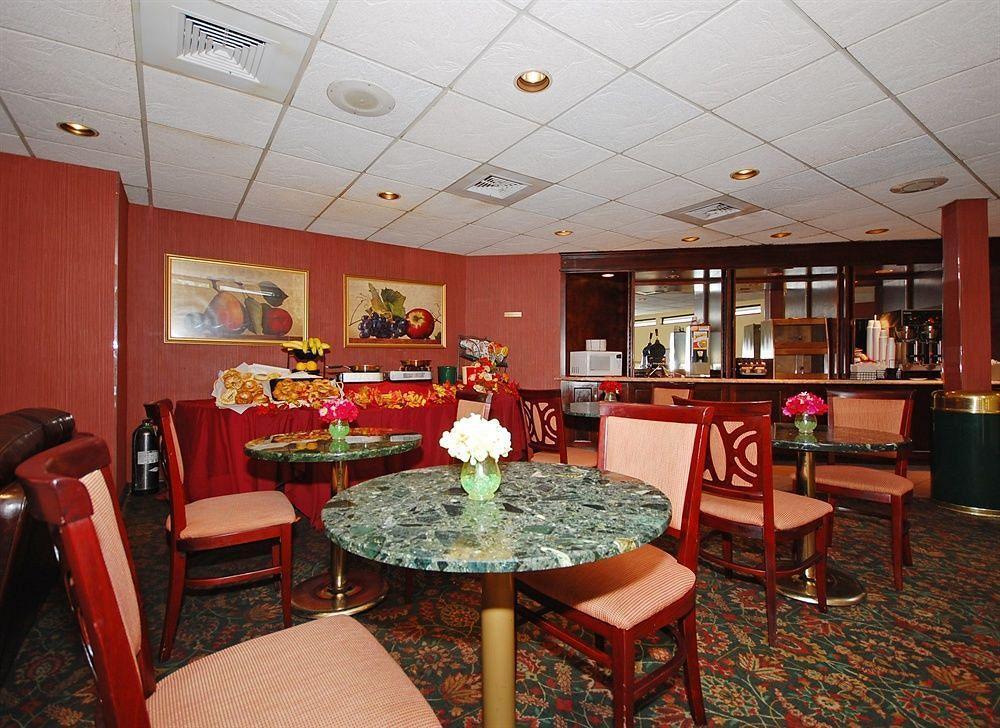Days Inn By Wyndham Woodbury Long Island Esterno foto