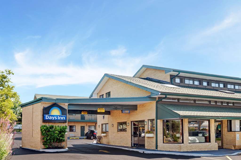 Days Inn By Wyndham Woodbury Long Island Esterno foto