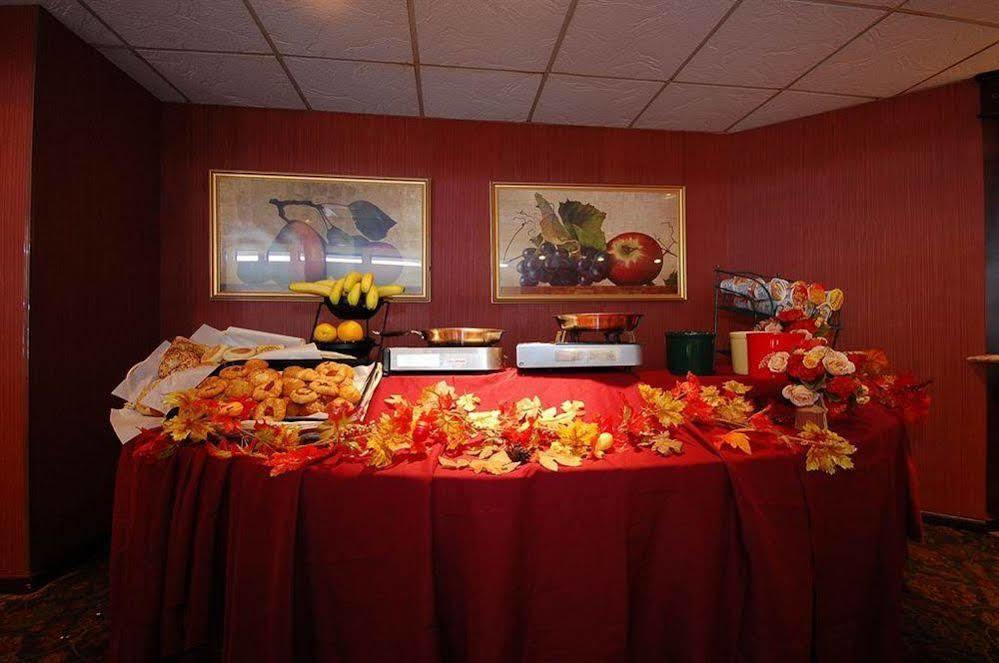 Days Inn By Wyndham Woodbury Long Island Esterno foto